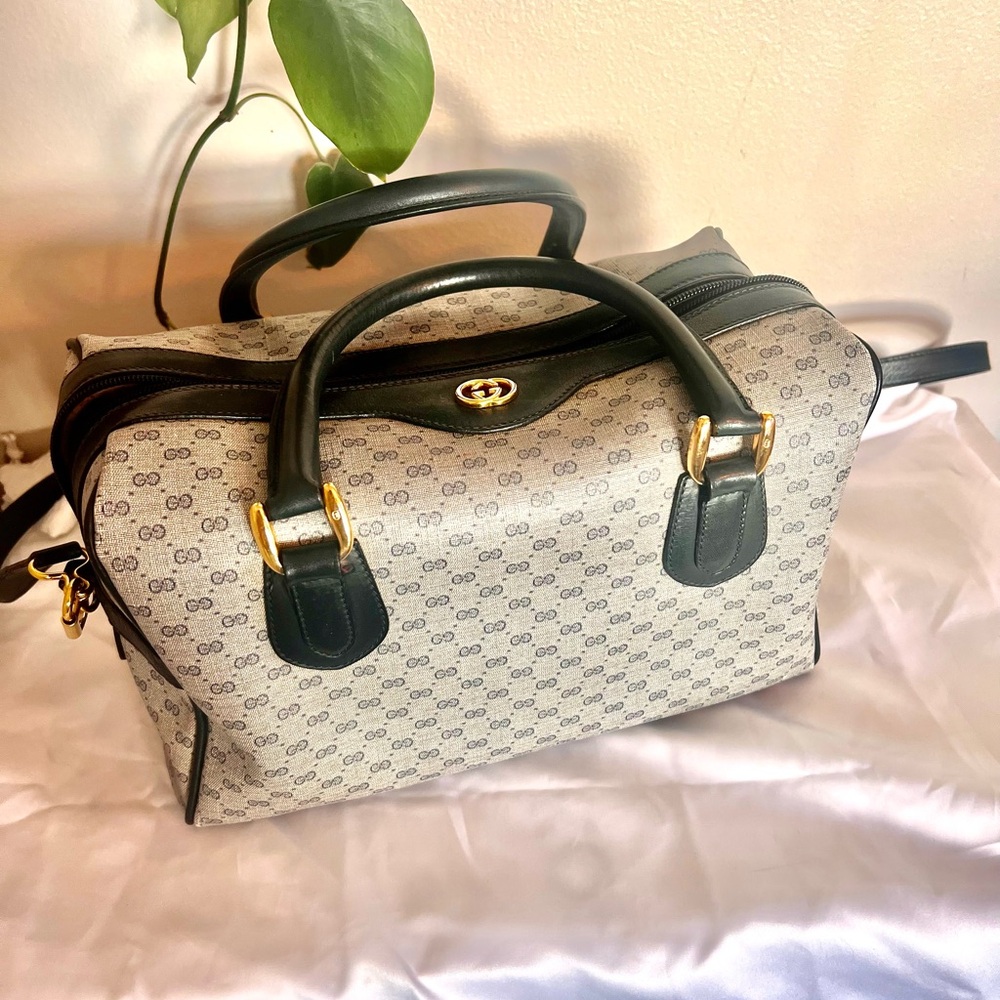 Elegant Navy vintage Gucci Designer Handbag